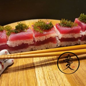 MENU POZA STAŁĄ KARTĄ - Oshi Sushi surowy tuńczyk Malediwy/zaprawiony ryż/kawior