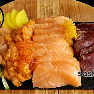 SASHIMI - Świezy surowy łosoś norweski MOWI SUPREME/świezy surowy tuńczyk SRI LANKA/aktualnie dostępne ryby lub owoce morza
